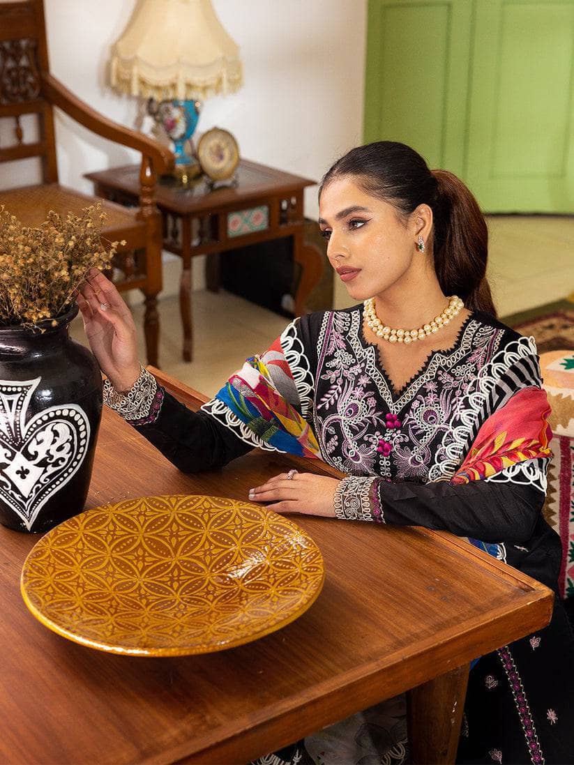 img_roheenaz_lawn_23_awwal_boutique