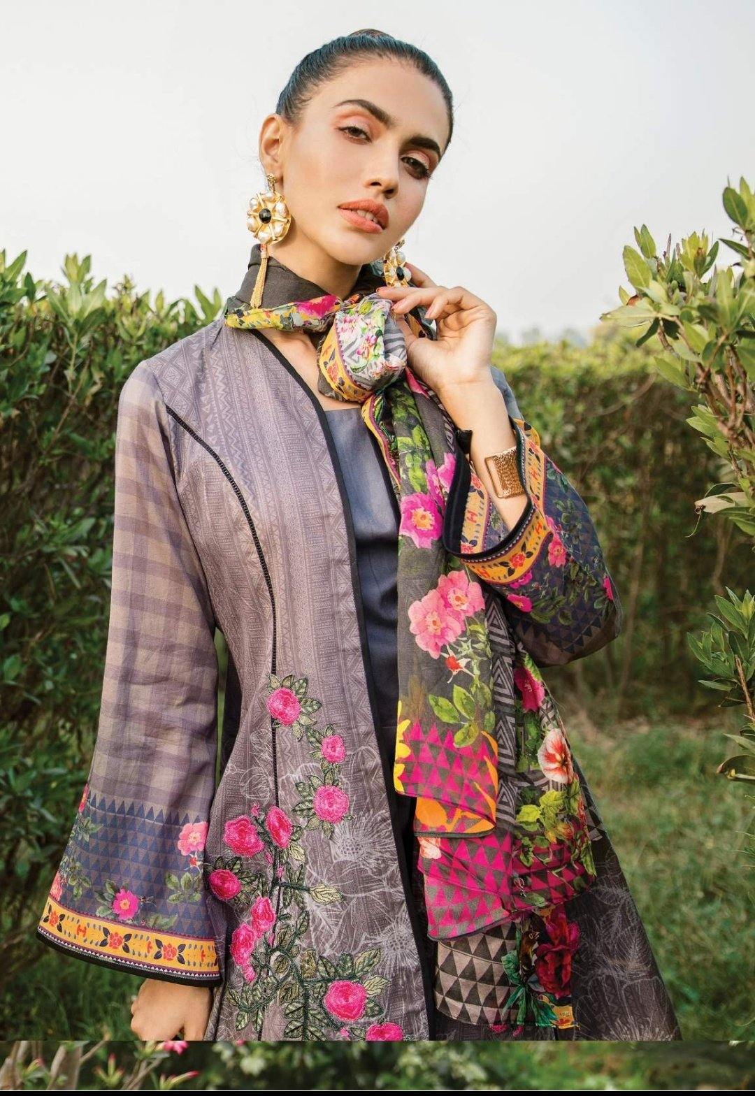 img_serene_saison_en_rose_lawn_2020_awwal_boutique