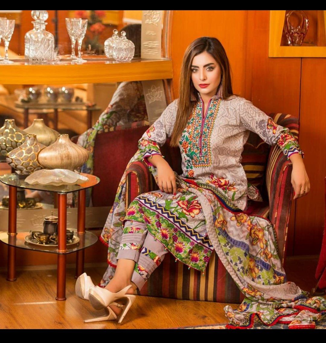 img_ruqayya_lawn_collection_awwal_boutique_open_pics