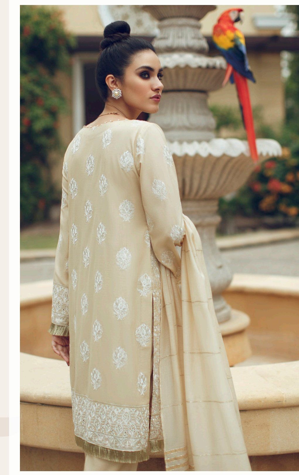 img_rouche_chikankari_lawn_collection_awwal_boutique