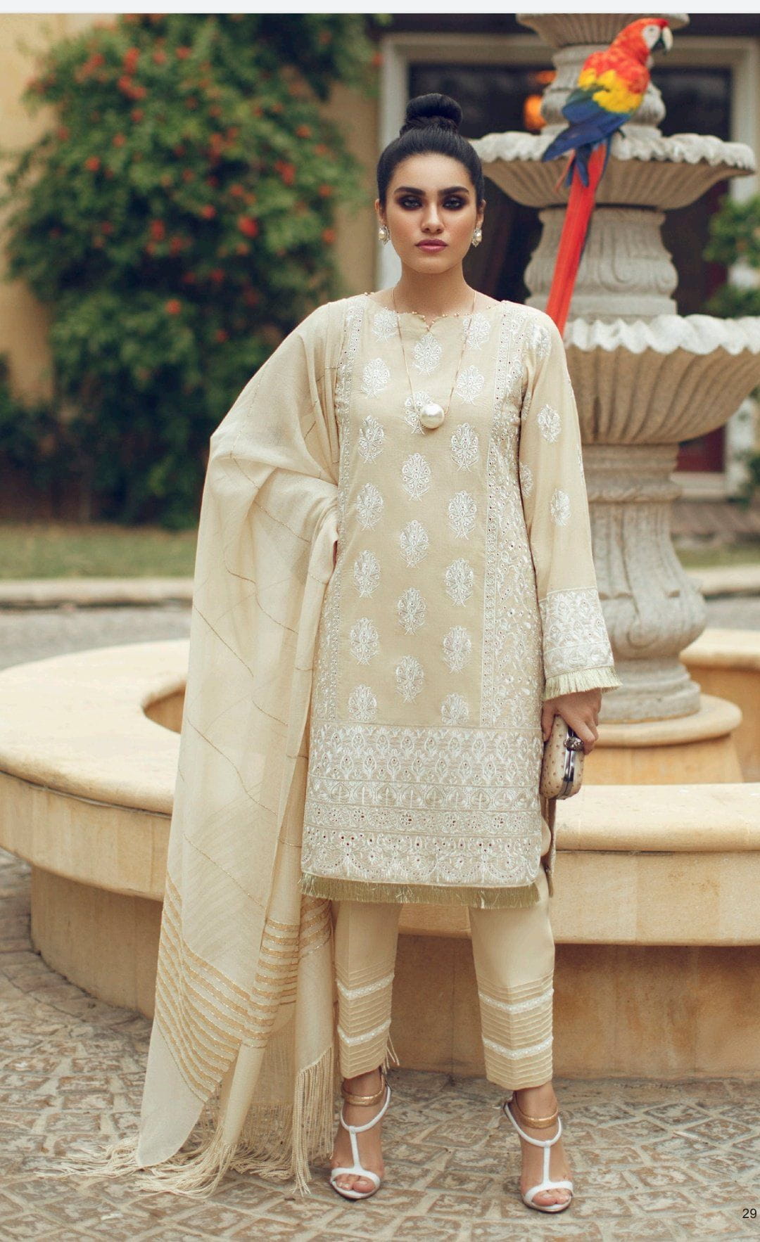 img_rouche_chikankari_lawn_collection_awwal_boutique