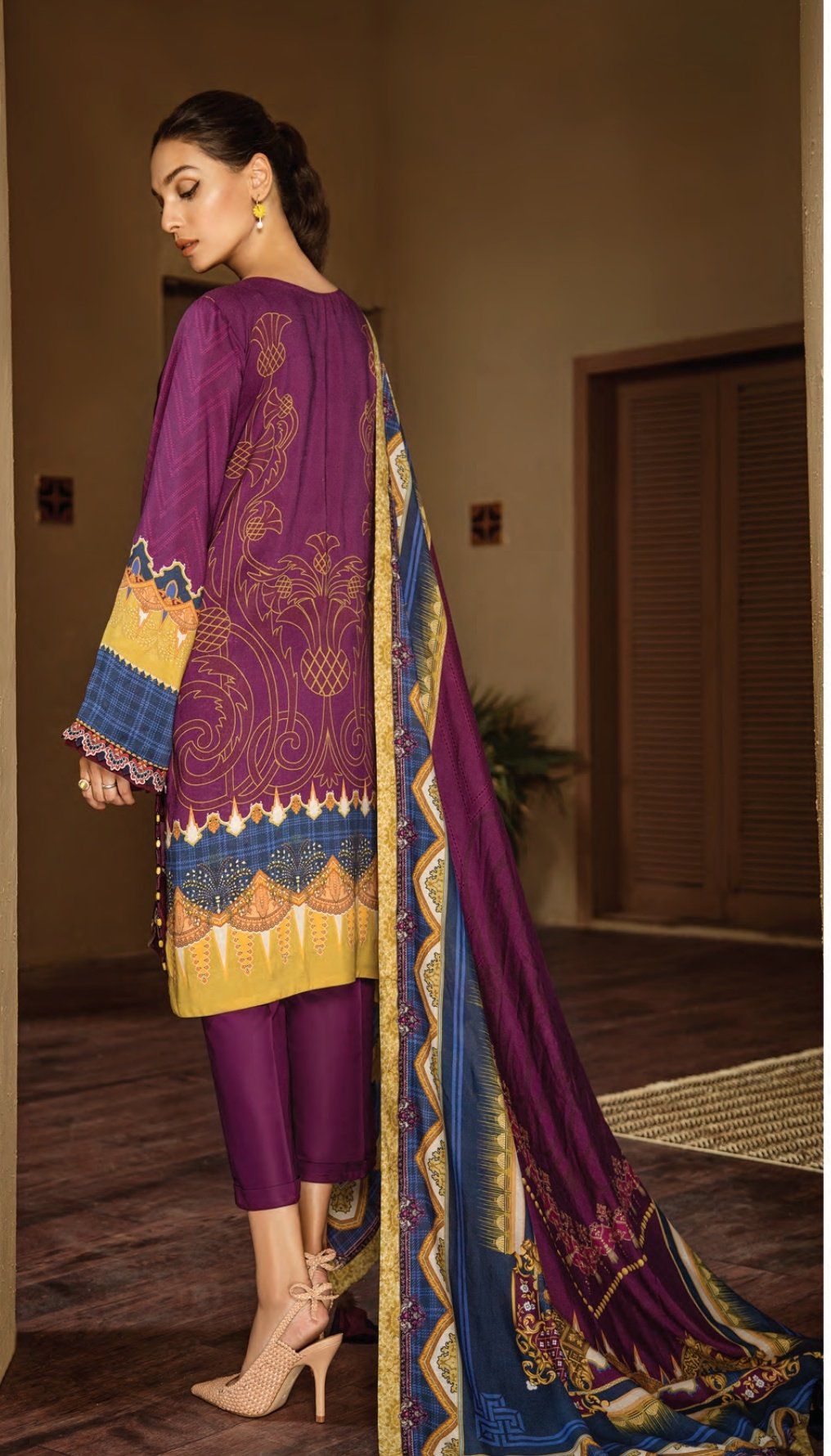 img_baroque_fuchsia_linen_collection_awwal_boutique