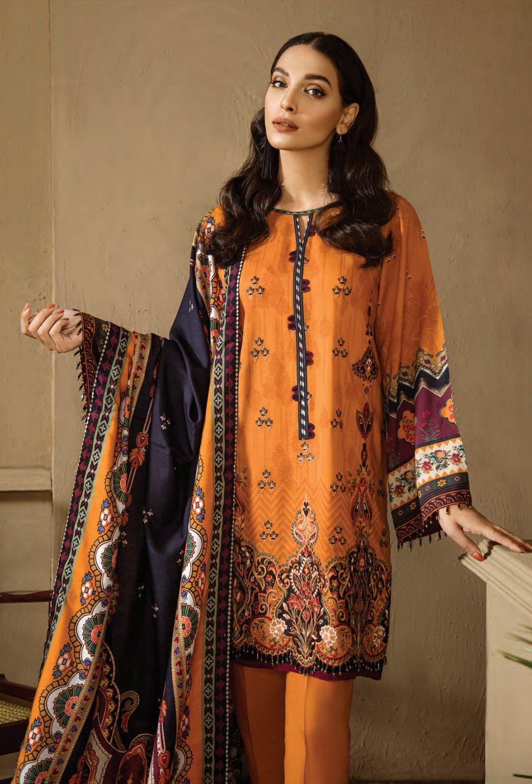 img_baroque_fuchsia_linen_collection_awwal_boutique