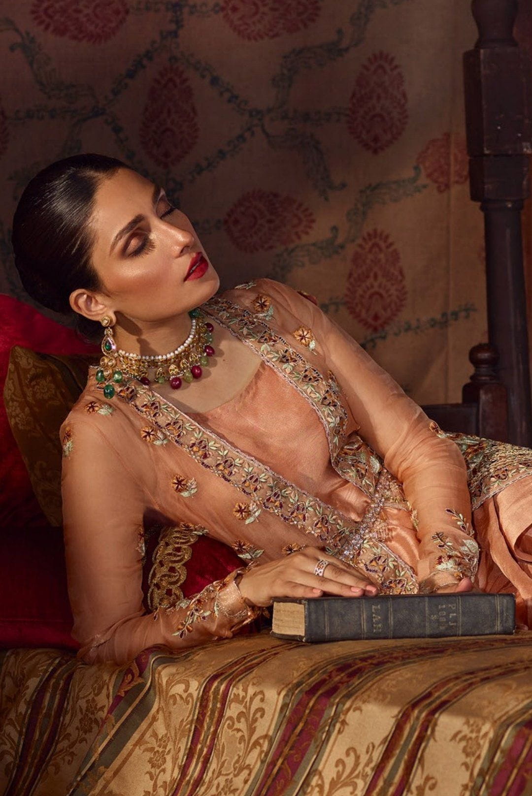 img_qalamkar_faiza_saqlain_chiffon_wedding_edition_awwal_boutique