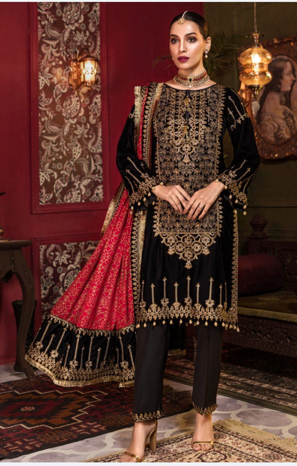 img_tehzeeb_by_mohagni_embroidered_velvet_wedding_collection_awwal_boutique