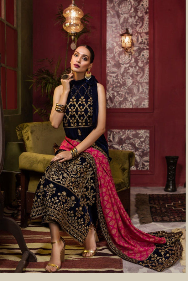 img_tehzeeb_by_mohagni_embroidered_velvet_wedding_collection_awwal_boutique