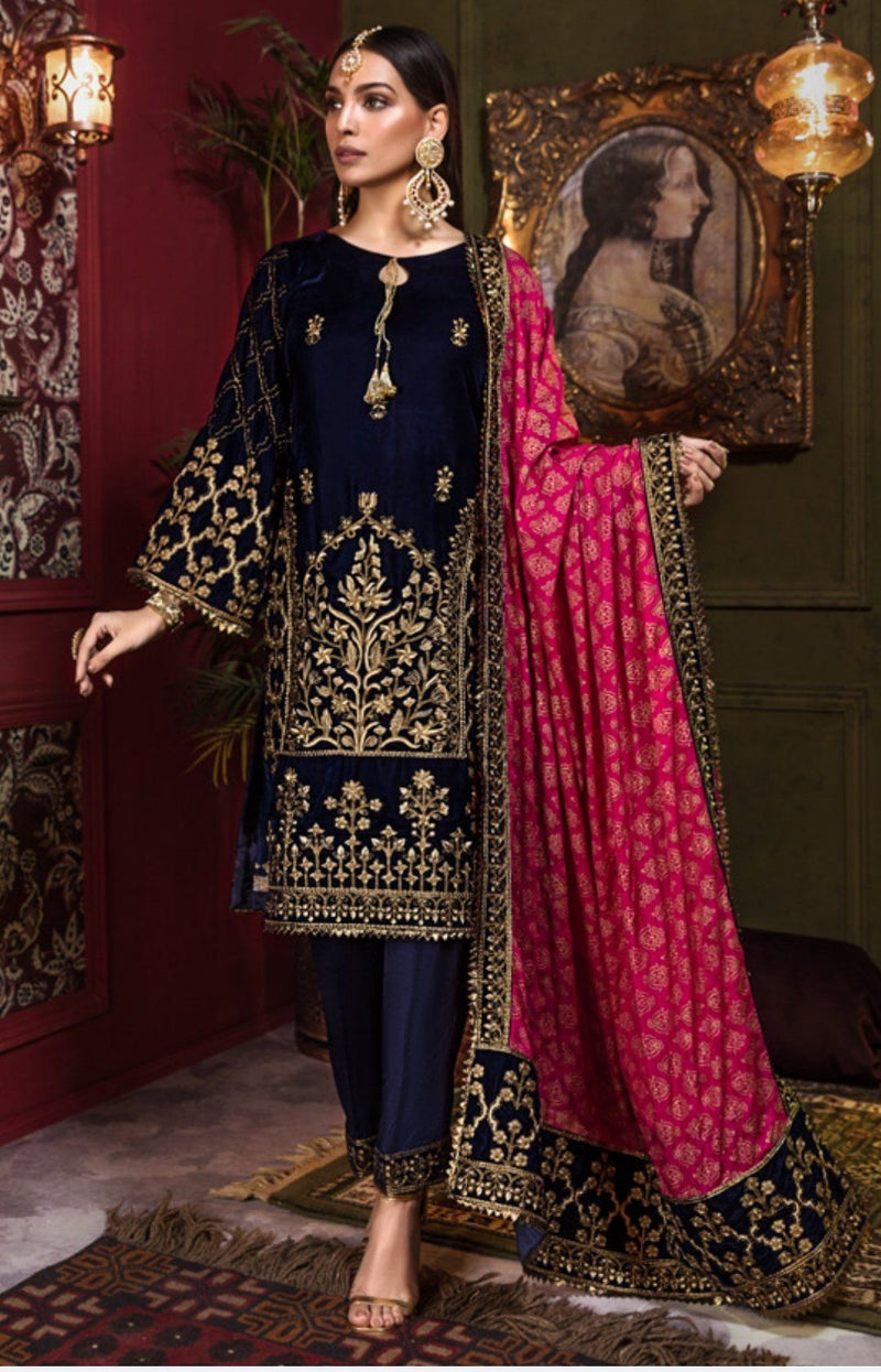img_tehzeeb_by_mohagni_embroidered_velvet_wedding_collection_awwal_boutique