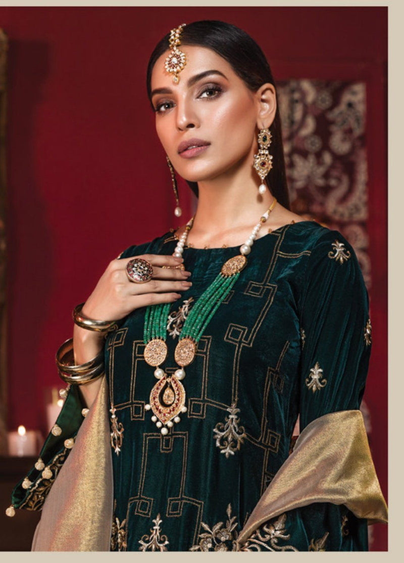 img_tehzeeb_by_mohagni_embroidered_velvet_wedding_collection_awwal_boutique