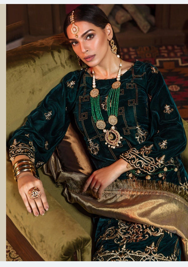 img_tehzeeb_by_mohagni_embroidered_velvet_wedding_collection_awwal_boutique
