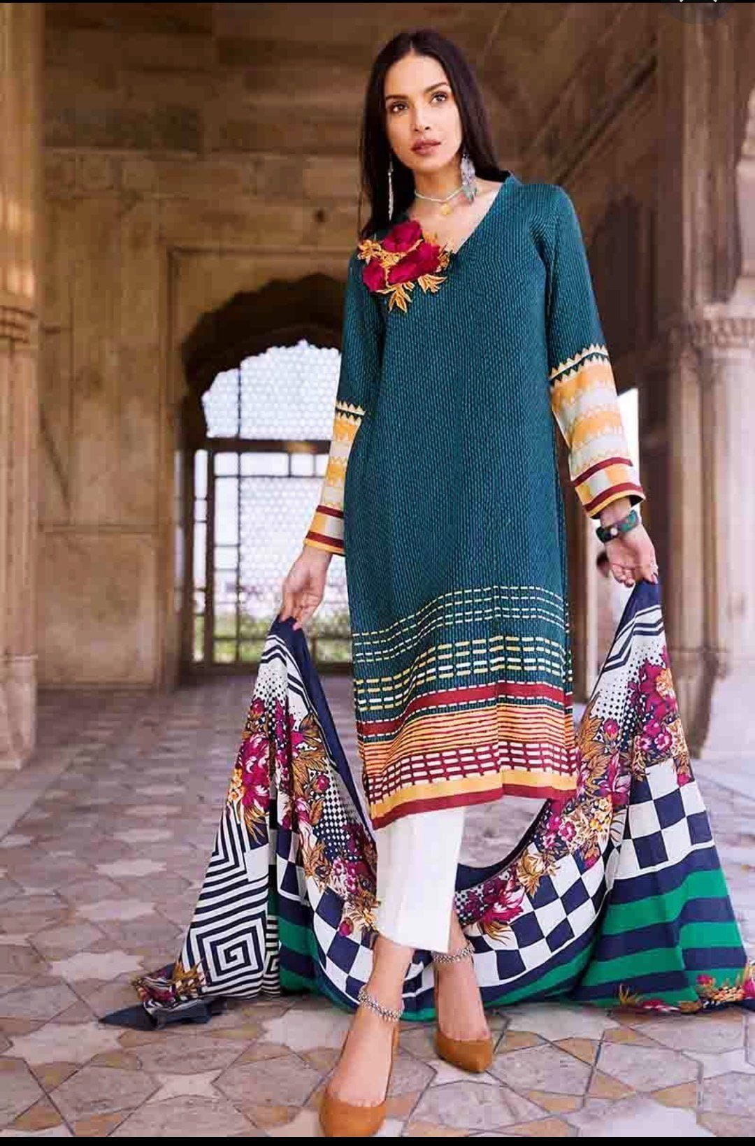 img_gul_ahmed_winter_collection_awwal_boutique