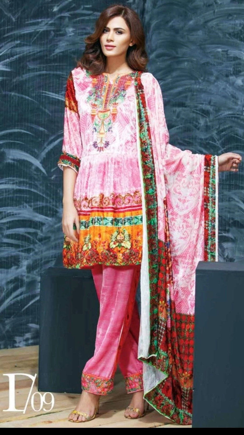 img_sanam_saeed_velvet_collection_awwal_boutique