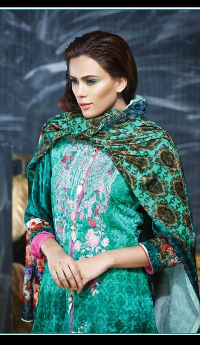 img_sanam_saeed_velvet_collection_awwal_boutique