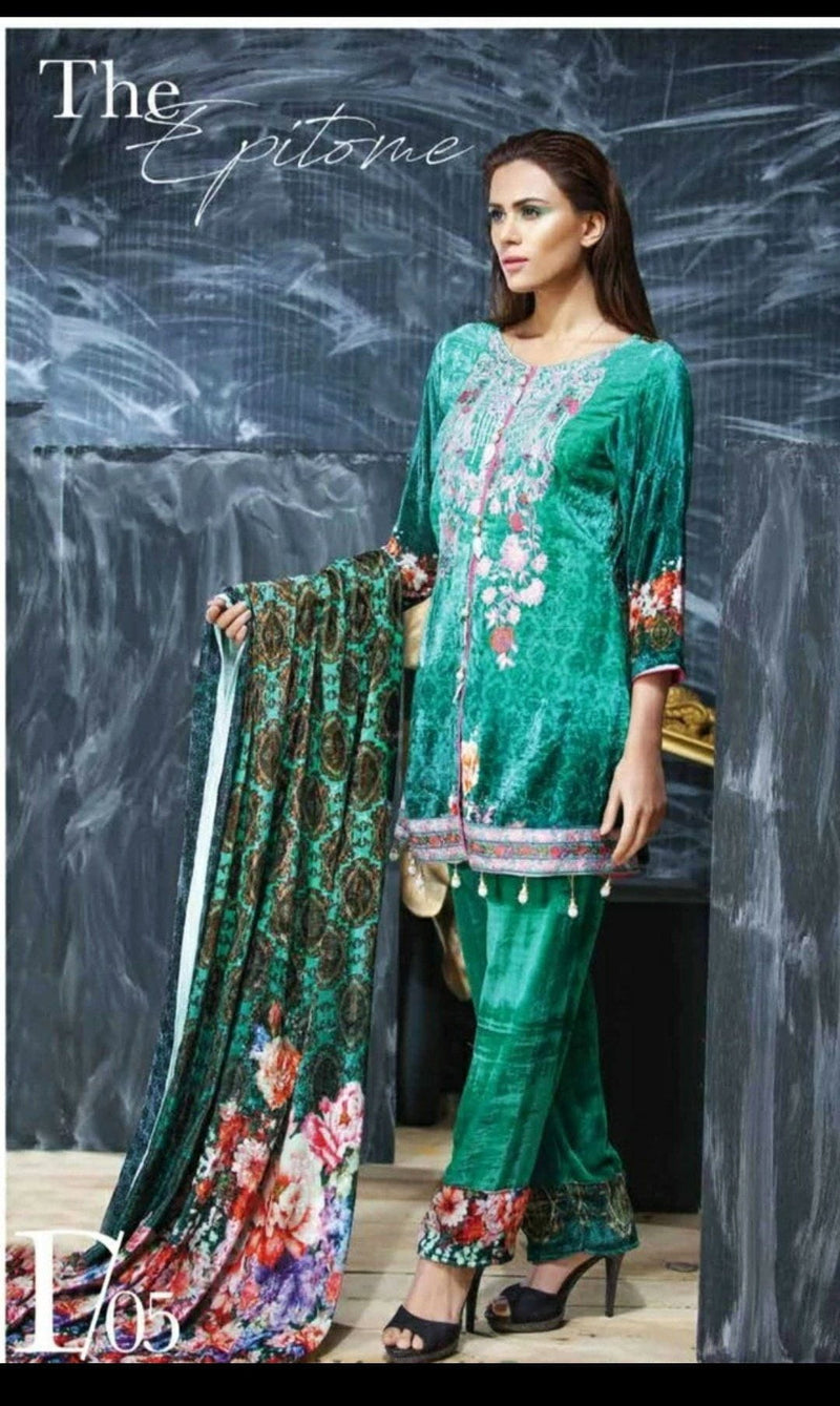 img_sanam_saeed_velvet_collection_awwal_boutique