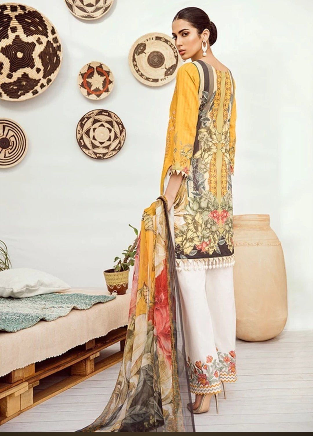 img_iznik_chinon_lawn_collection_awwal_boutique