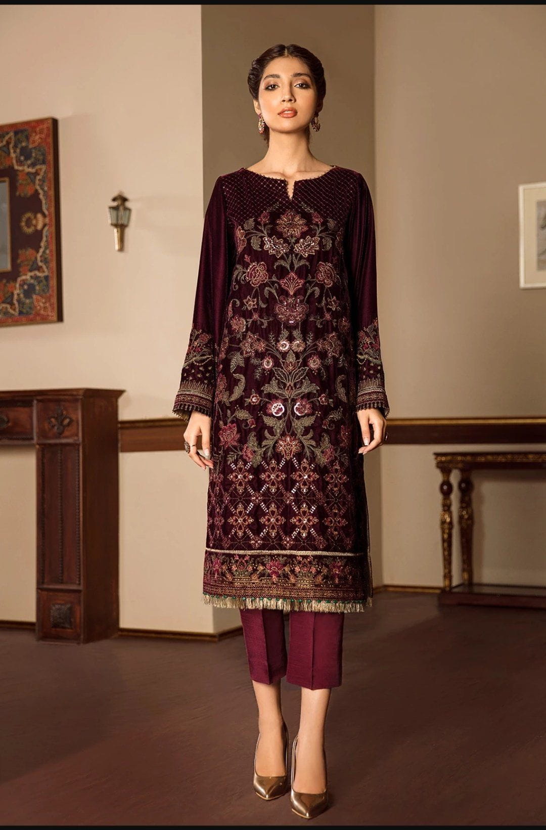 img_baroque_velvet_embroidered_collection_awwal_boutique