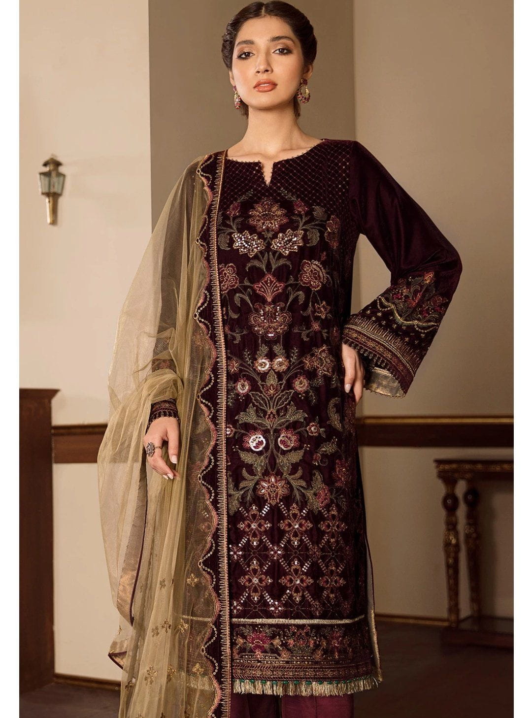 img_baroque_velvet_embroidered_collection_awwal_boutique