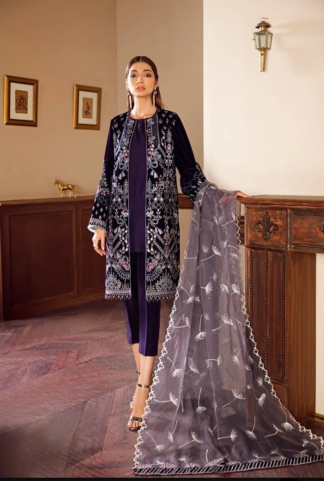 img_baroque_velvet_embroidered_collection_awwal_boutique