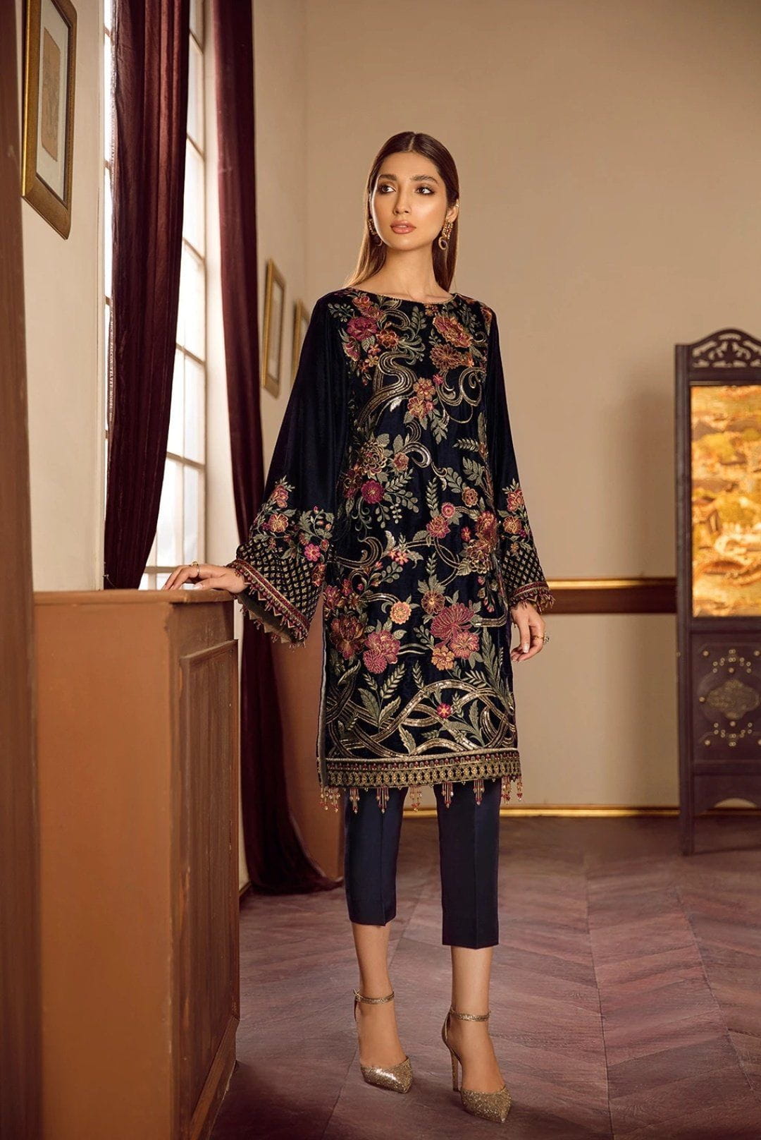 img_baroque_velvet_embroidered_collection_awwal_boutique