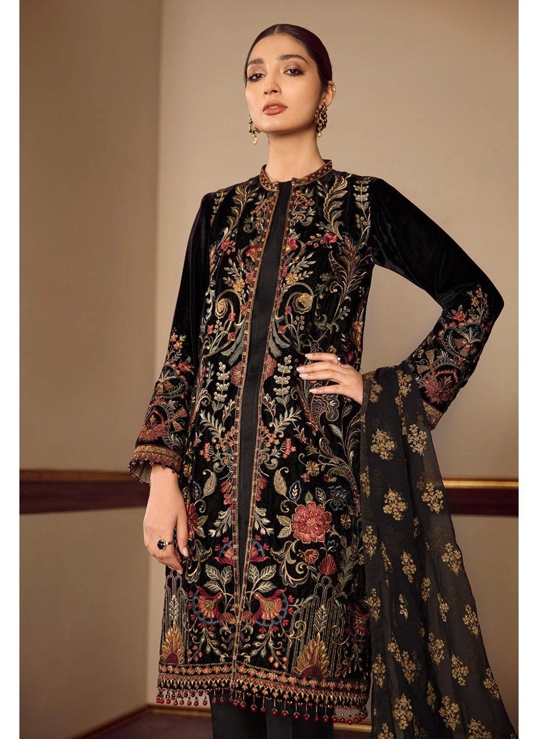 img_baroque_velvet_embroidered_collection_awwal_boutique