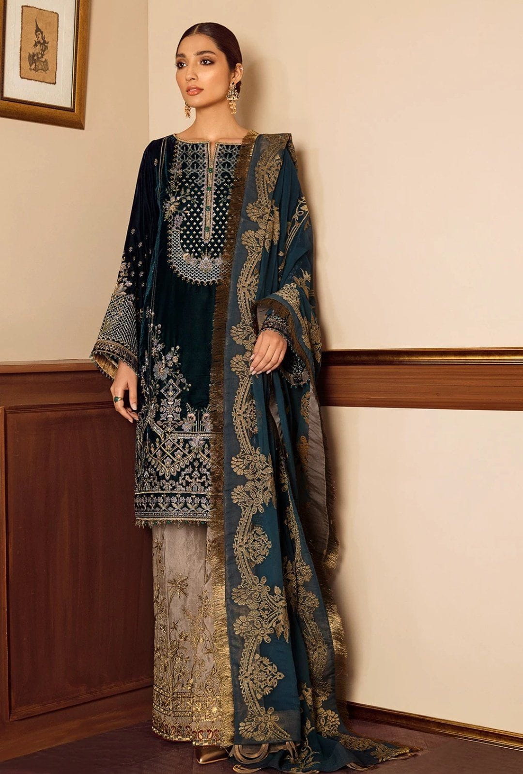 img_baroque_velvet_embroidered_collection_awwal_boutique