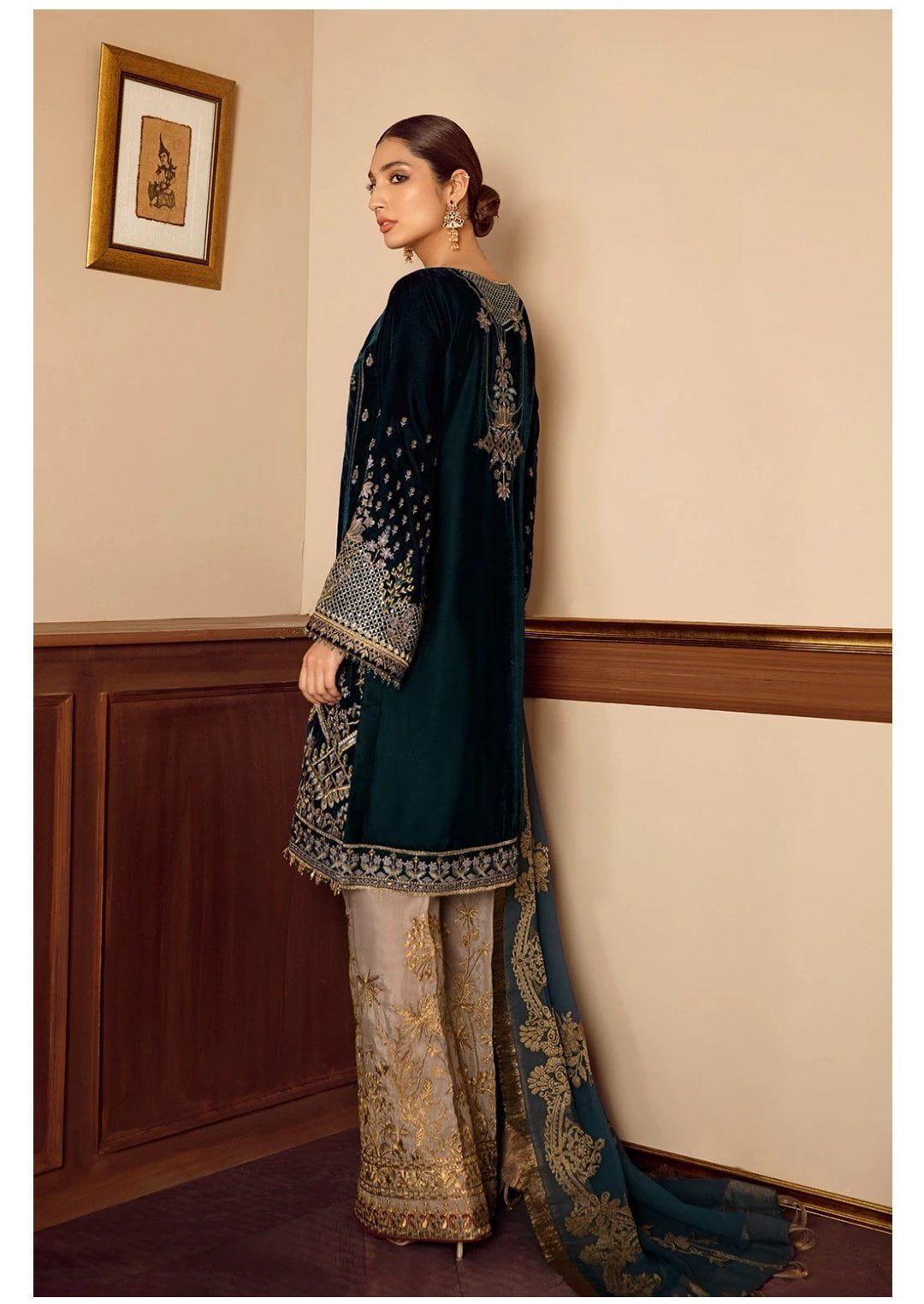img_baroque_velvet_embroidered_collection_awwal_boutique