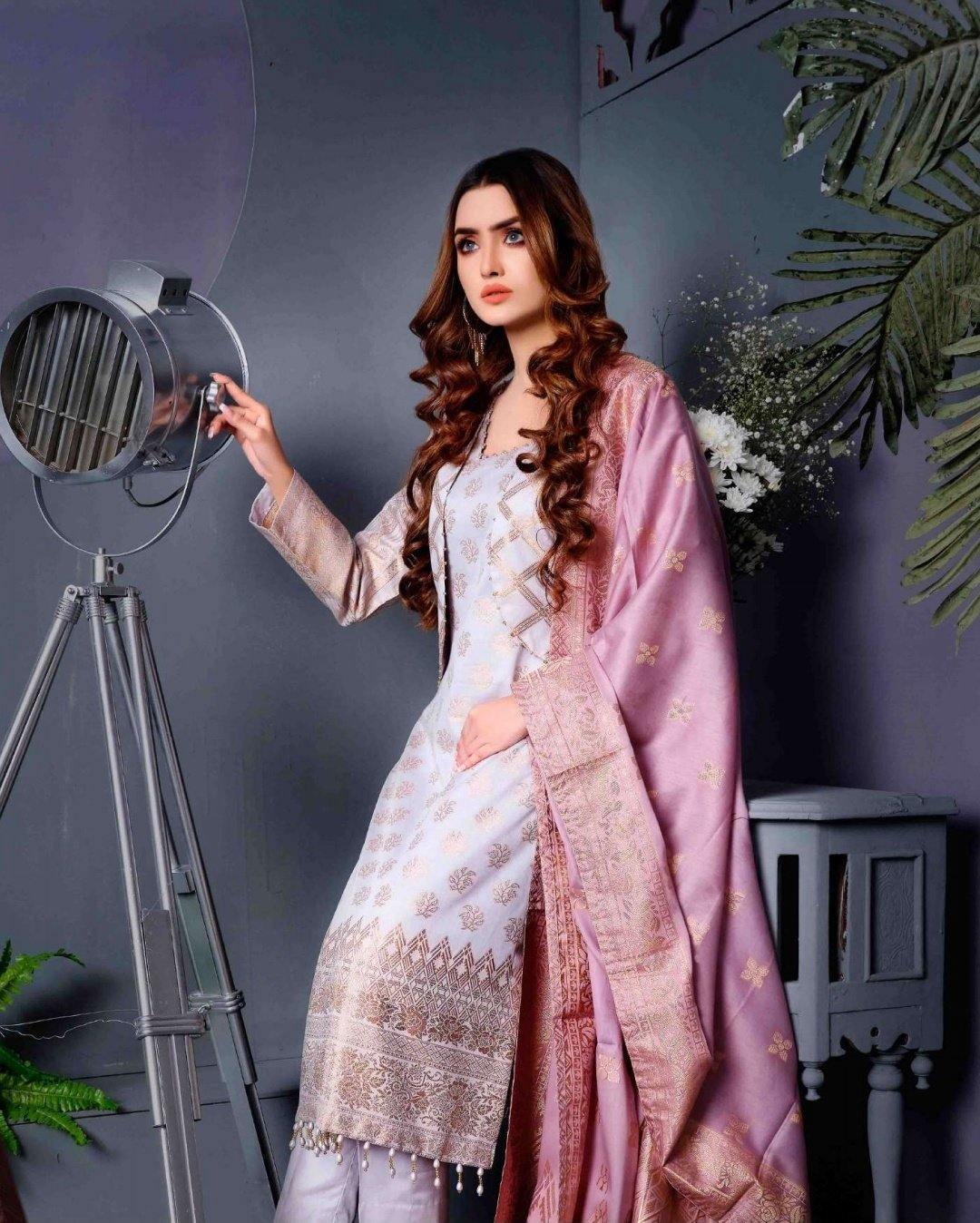 img_amna_sohail_cambric_banarsi_collection_awwal_boutique