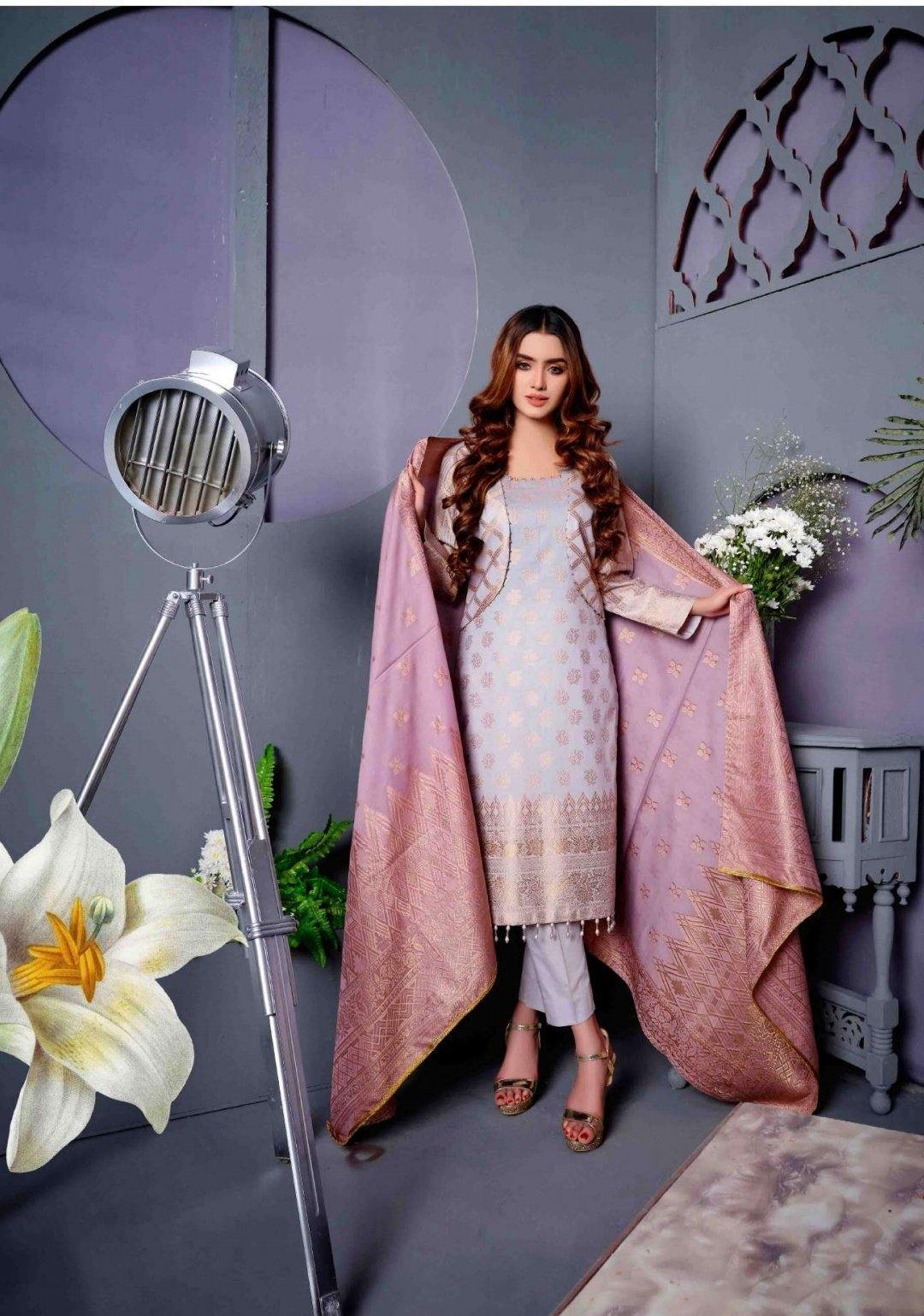 img_amna_sohail_cambric_banarsi_collection_awwal_boutique