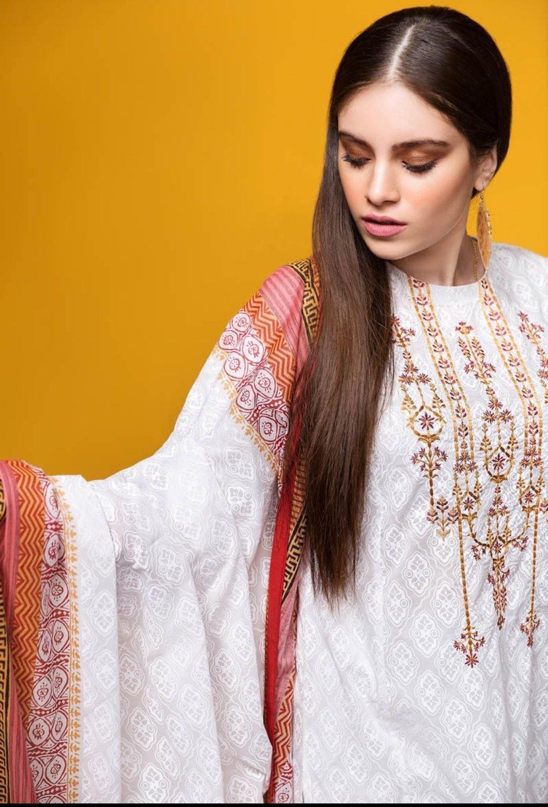 img_gul_ahmed_summer_premium_lawn_collection_awwal_boutique