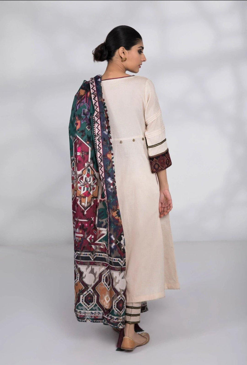 img_sapphire_lawn_collection_2020_awwal_boutique