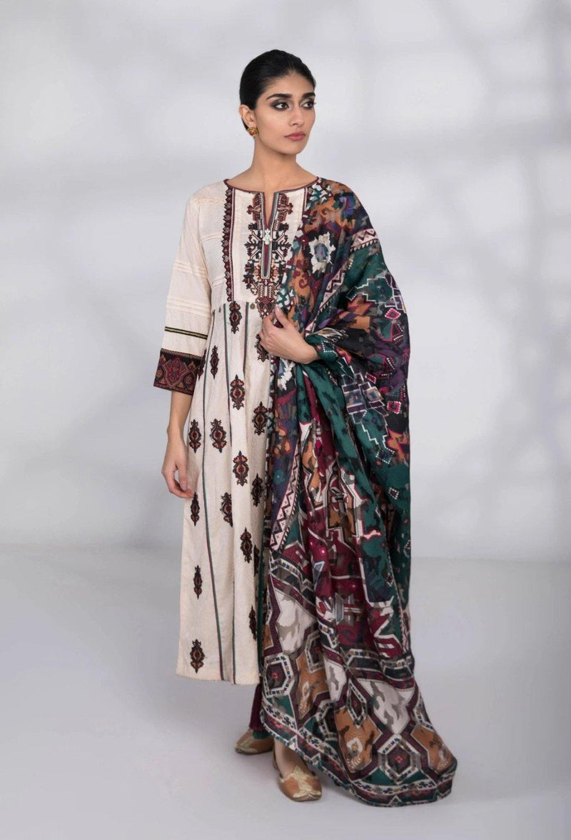 img_sapphire_lawn_collection_2020_awwal_boutique