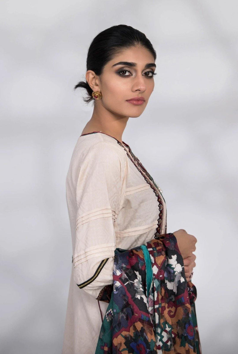 img_sapphire_lawn_collection_2020_awwal_boutique