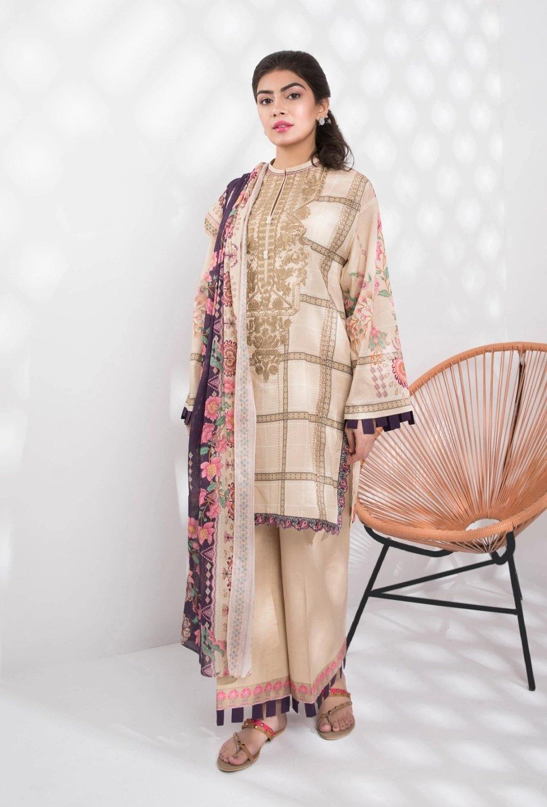 img_sapphire_lawn_collection_2020_awwal_boutique