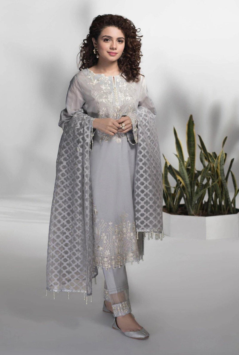 img_sapphire_lawn_collection_2020_awwal_boutique