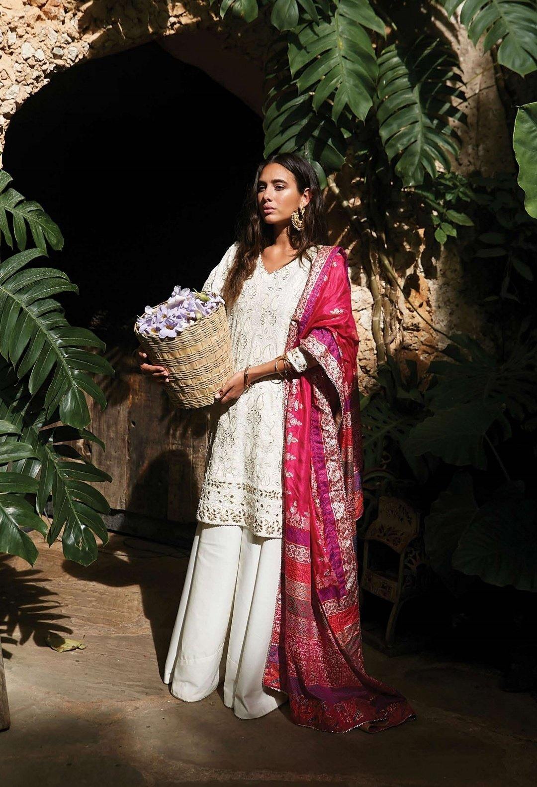 img_qalamkar_lawn_2020_awwal_boutique