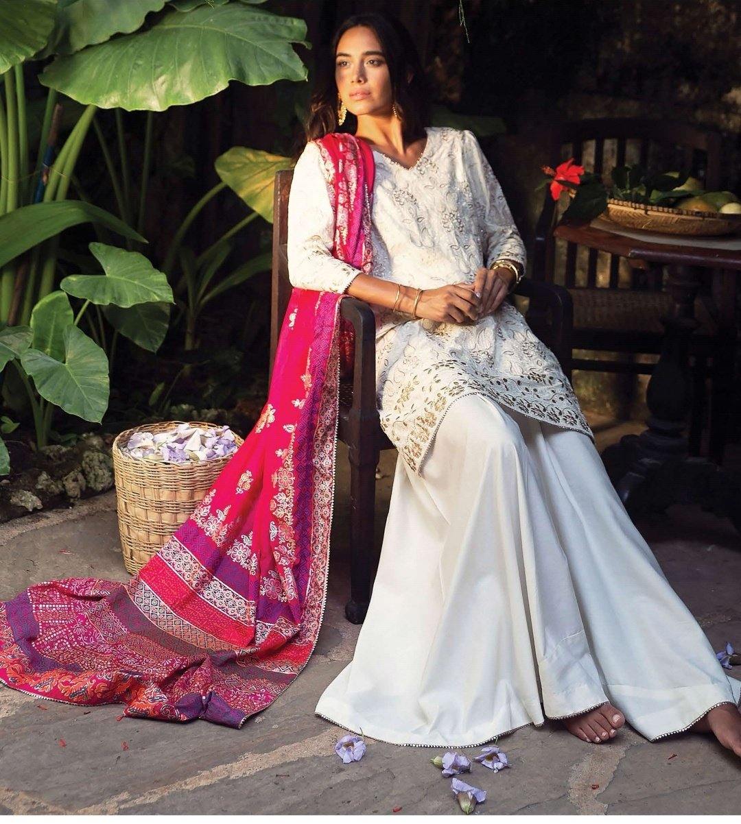 img_qalamkar_lawn_2020_awwal_boutique