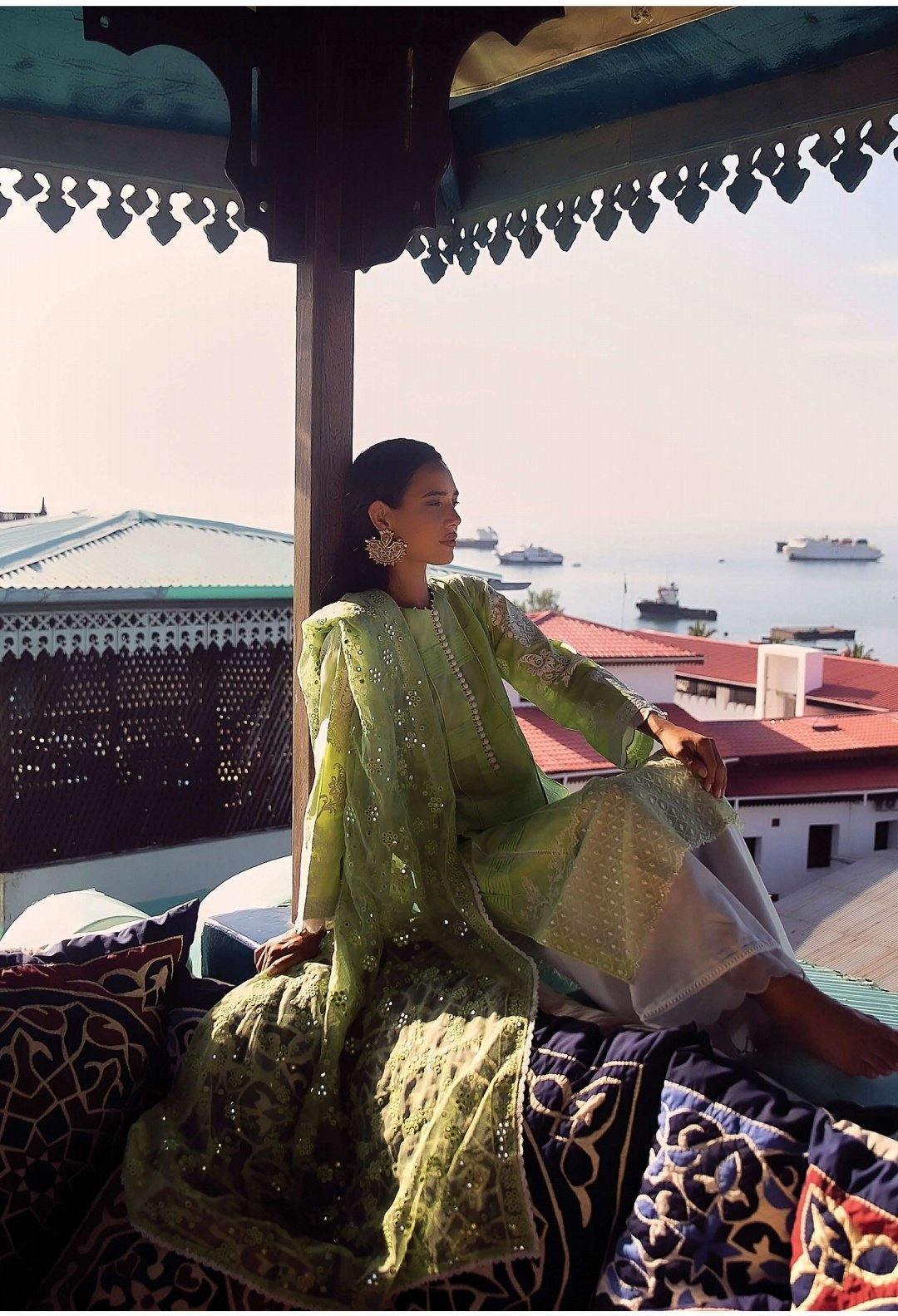 img_qalamkar_lawn_2020_awwal_boutique