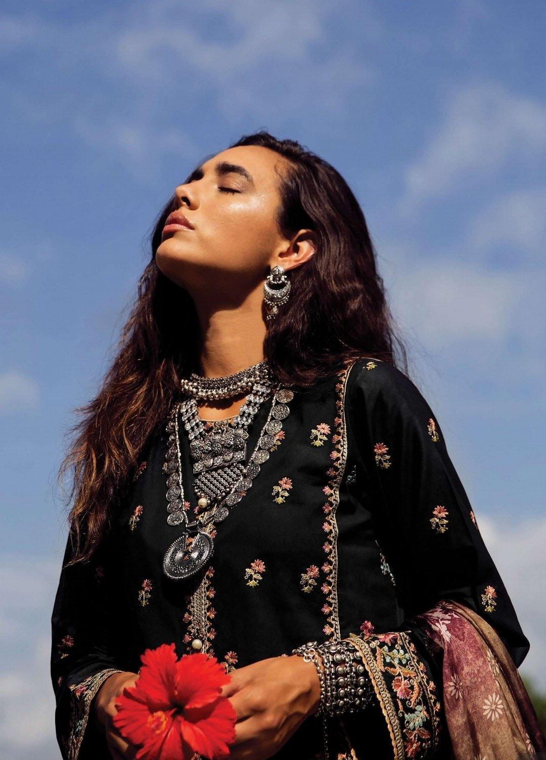 img_qalamkar_lawn_2020_awwal_boutique