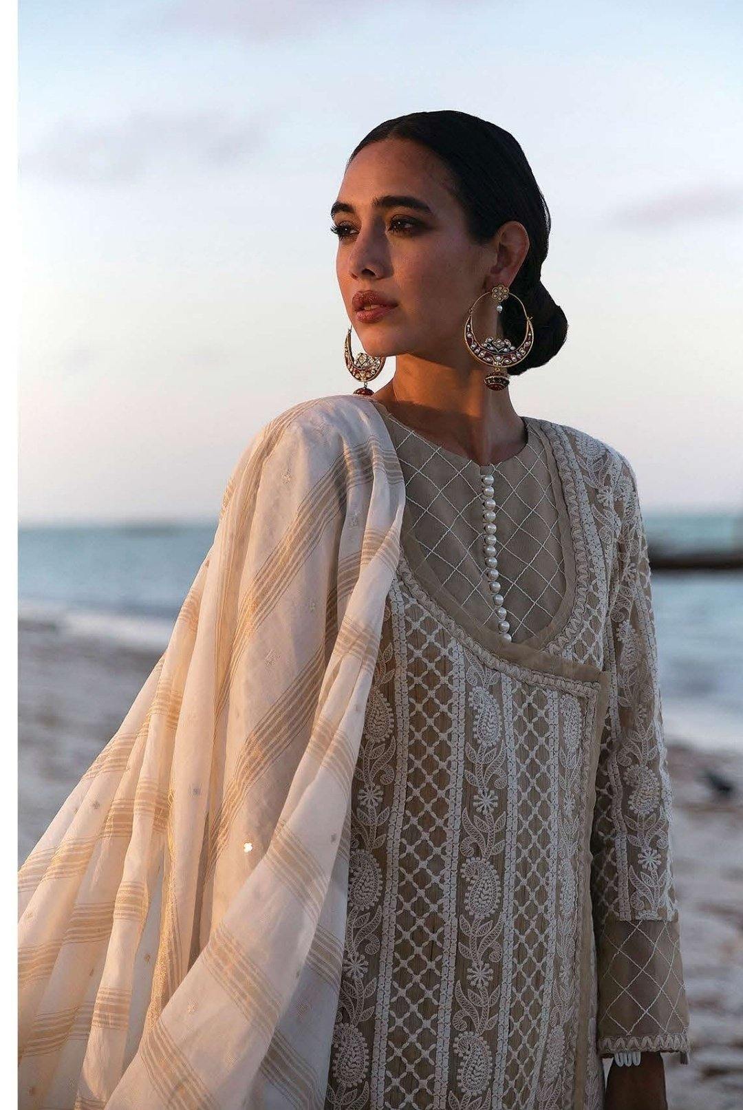 img_qalamkar_lawn_2020_awwal_boutique