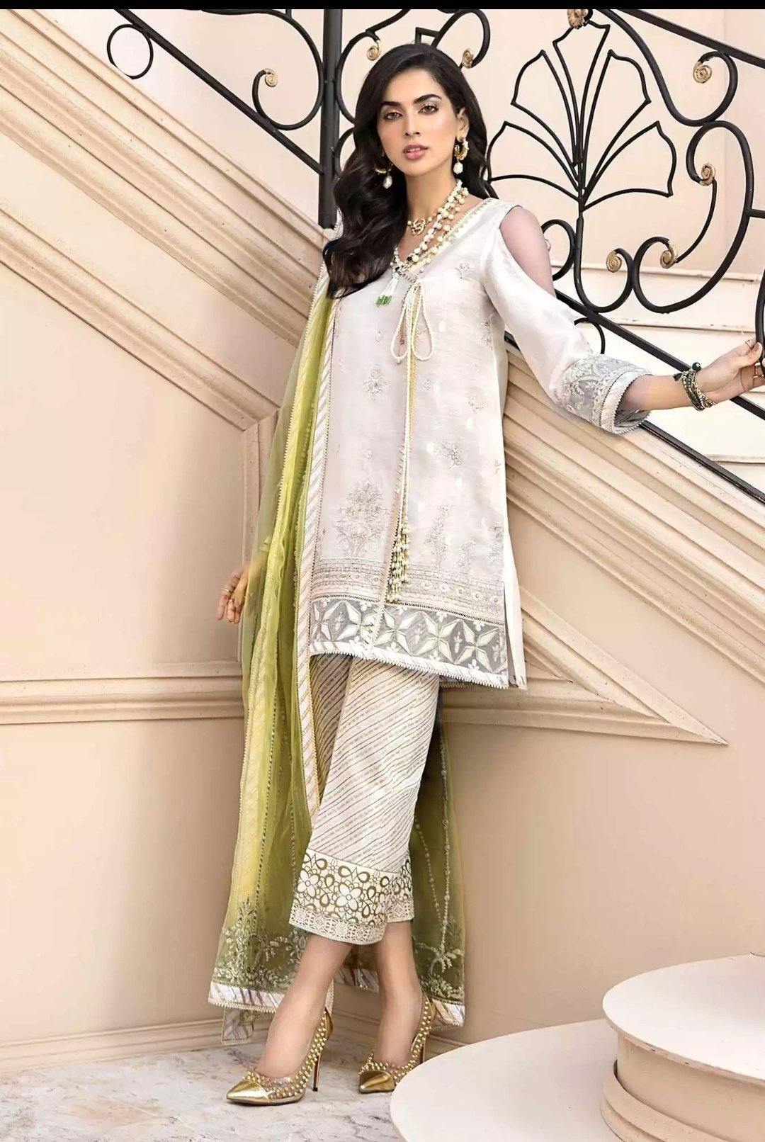 img_saadia_asad_noor_lawn_2020_awwal_boutique
