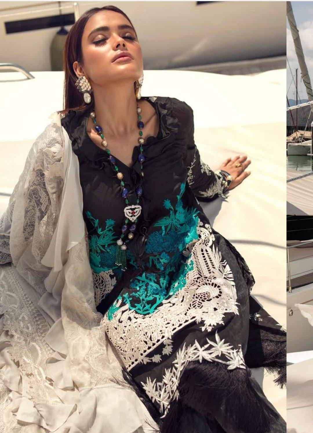 img_sana_safinaz_lawn_collection_awwal_boutique