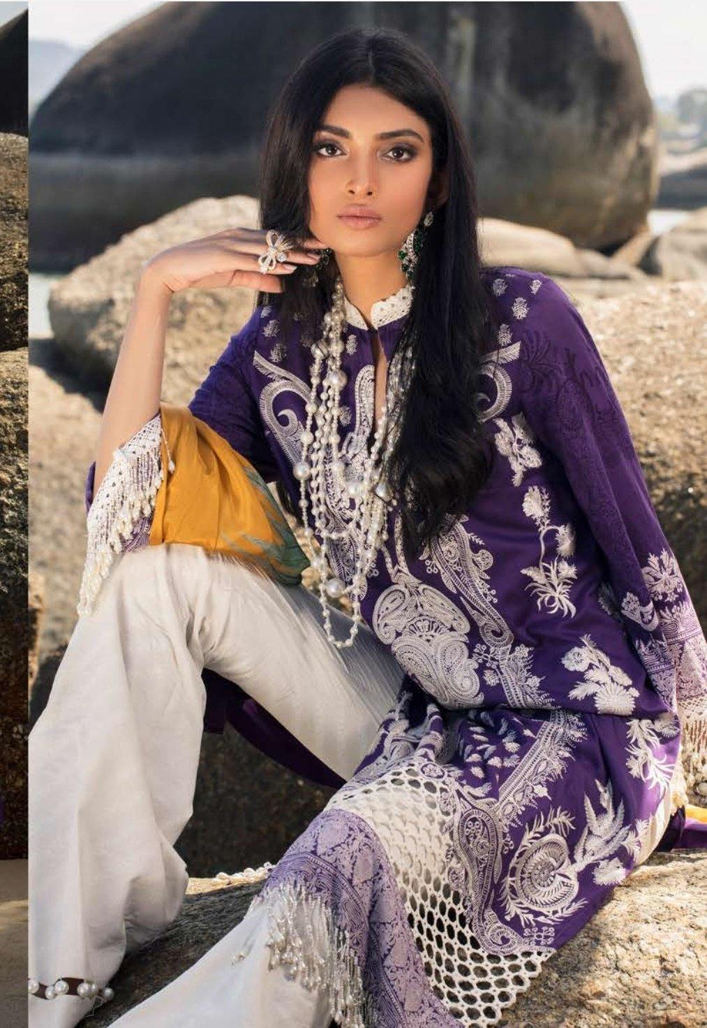 img_sana_safinaz_lawn_collection_awwal_boutique