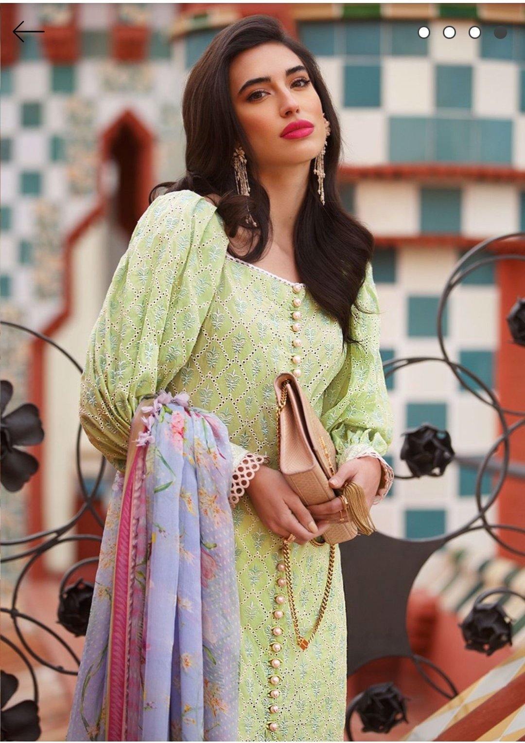 img_farah_talib_aziz_mila_luxe_lawn_collection_awwal_boutique