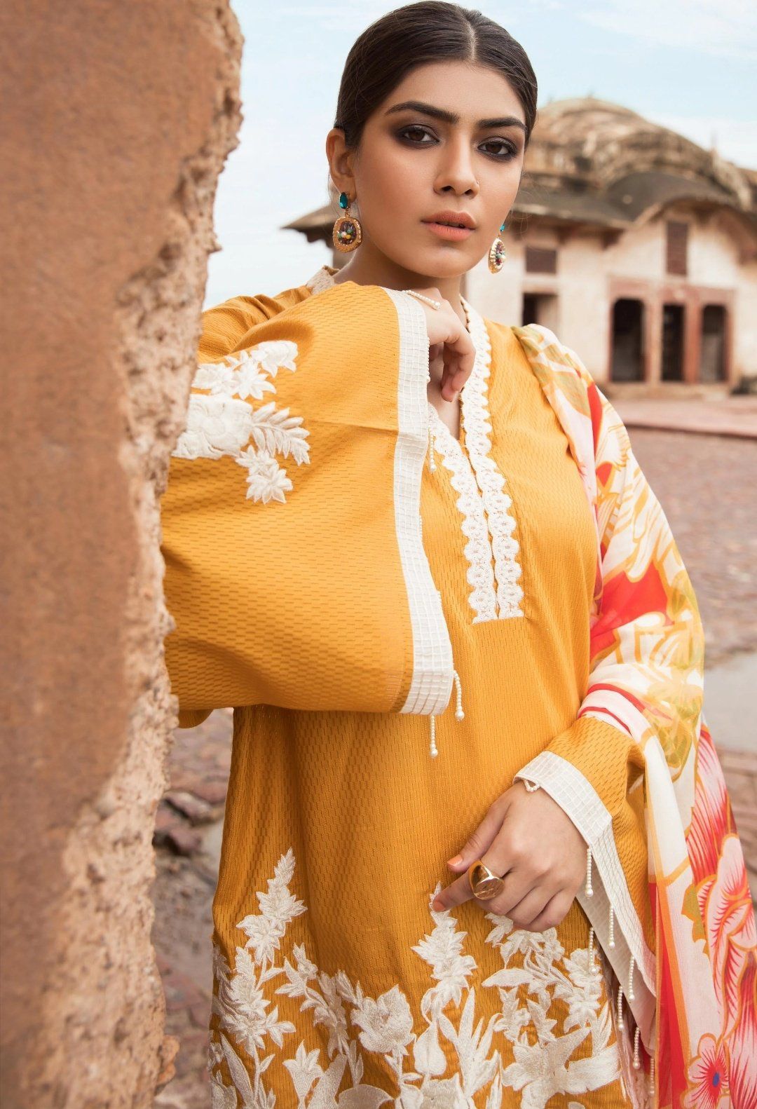 img_sapphire_lawn_collection_2020_awwal_boutique