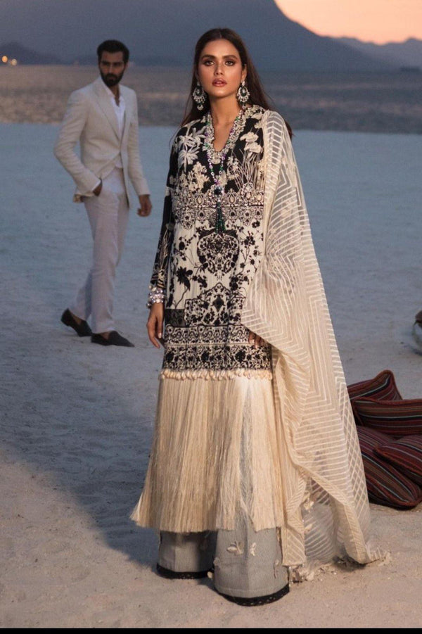 img_sana_safinaz_lawn_collection_2020_awwal_boutique