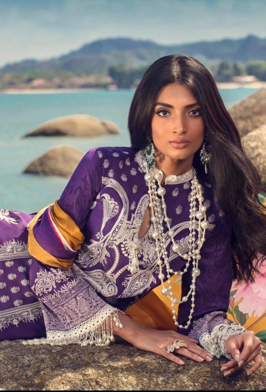 img_sana_safinaz_lawn_collection_2020_awwal_boutique