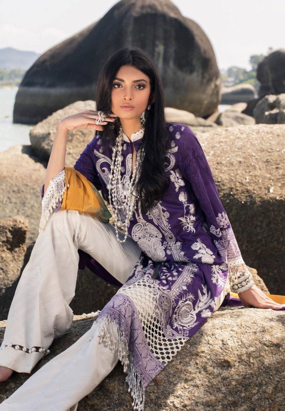 img_sana_safinaz_lawn_collection_2020_awwal_boutique