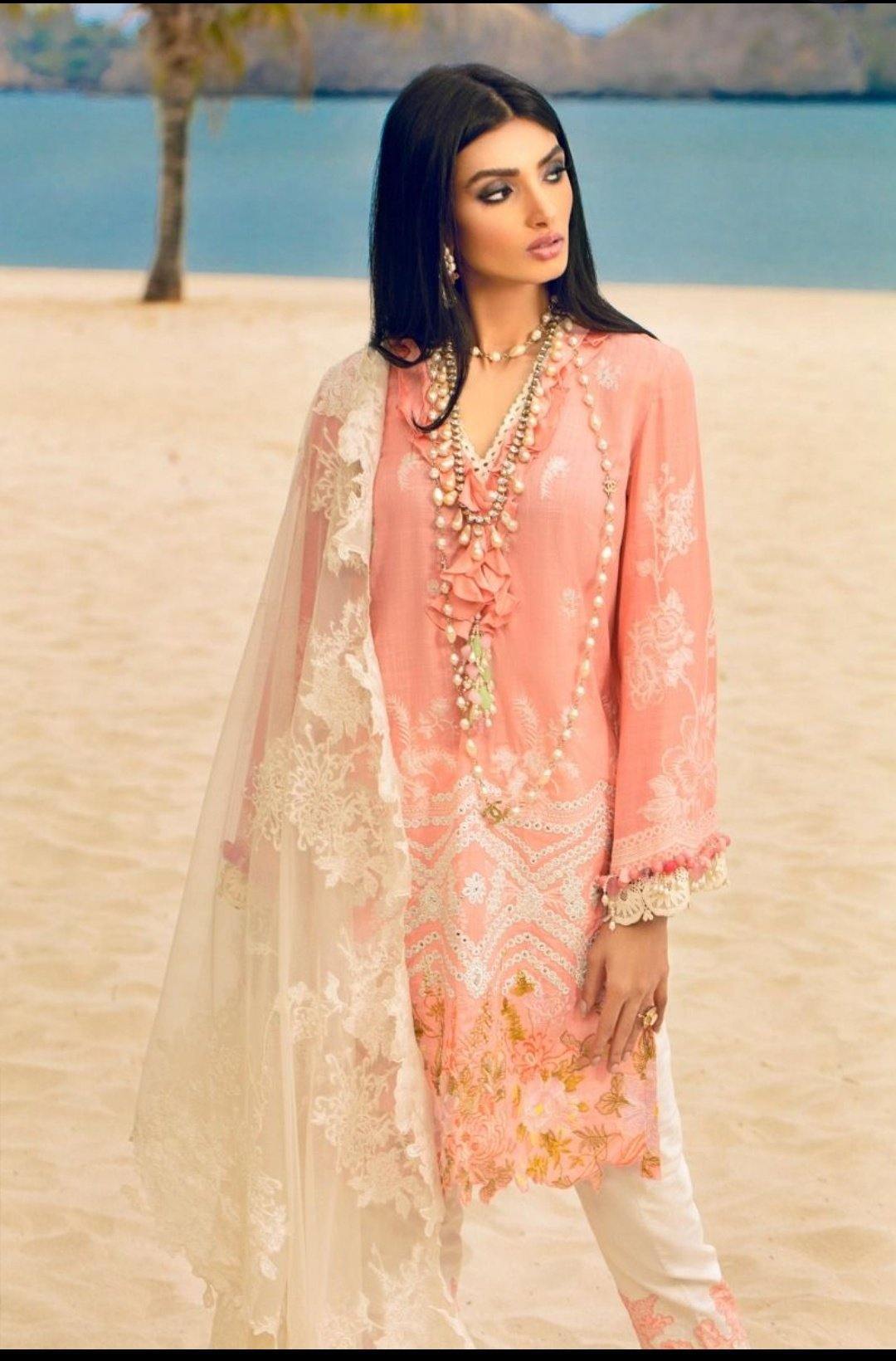 img_sana_safinaz_lawn_collection_awwal_boutique