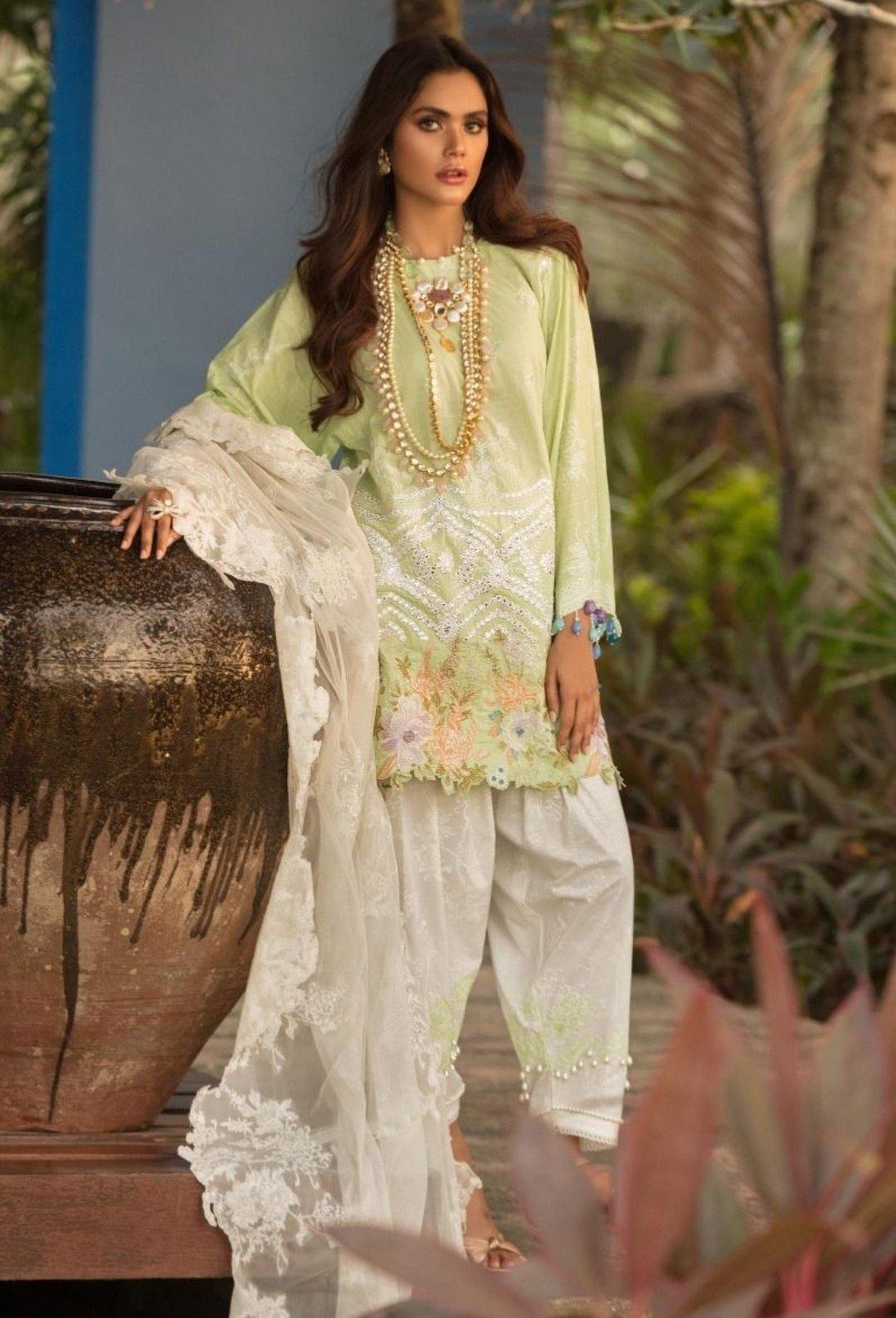 img_sana_safinaz_lawn_collection_2020_awwal_boutique