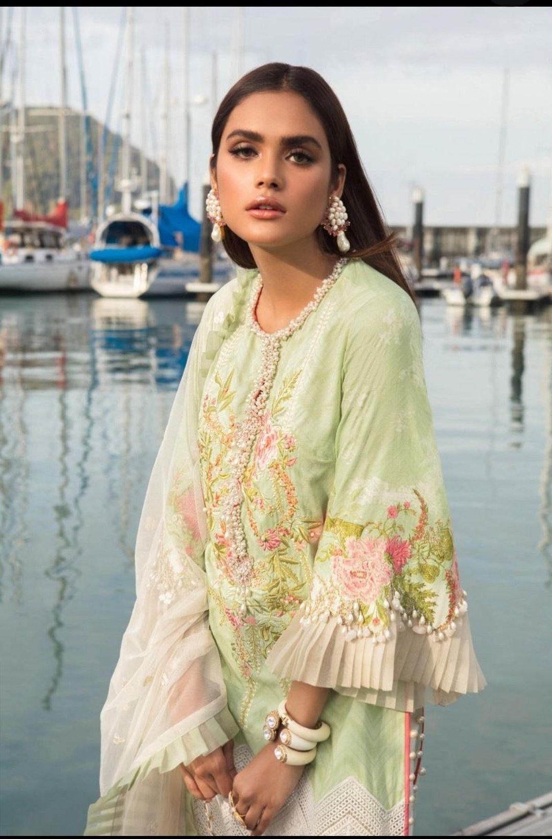 img_sana_safinaz_lawn_collection_awwal_boutique
