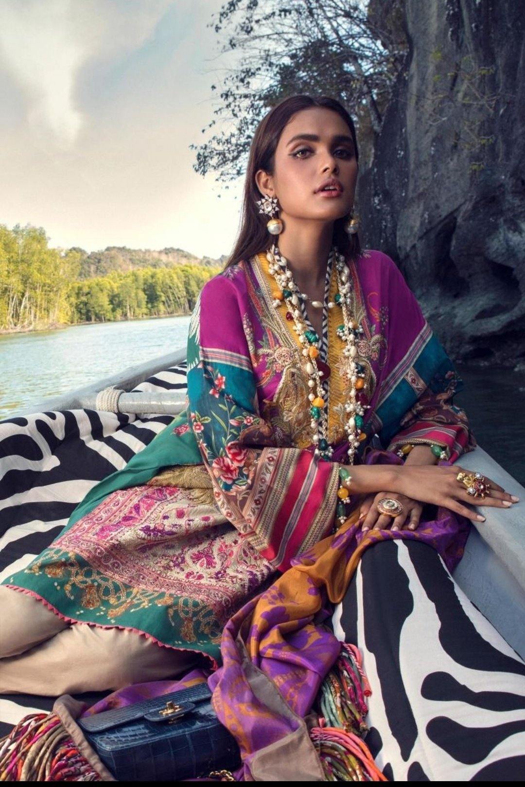 img_sana_safinaz_lawn_collection_2020_awwal_boutique
